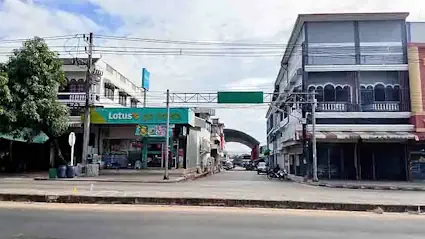 Magasin Lotus centre-ville de Si Wilai