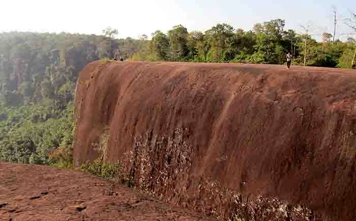 Les baleines de pierre de l’Isan